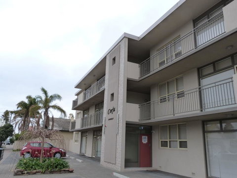 Glenelg Holiday Apartments - Corfu - Geraldton Accommodation 1