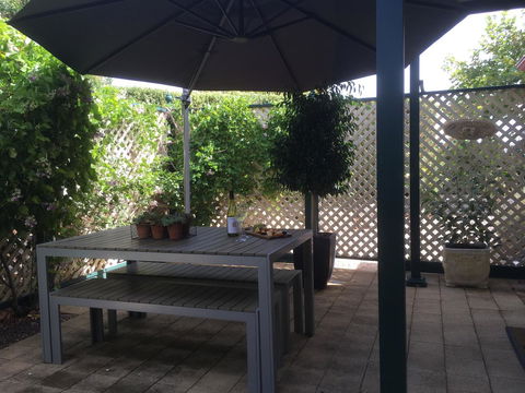 Wine And Roses Bed And Breakfast - Geraldton Accommodation 3