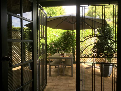 Wine And Roses Bed And Breakfast - Geraldton Accommodation 4