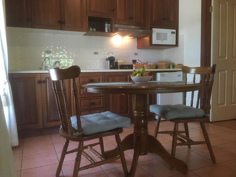 Wine And Roses Bed And Breakfast - Geraldton Accommodation 2