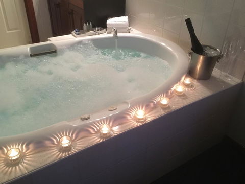Wine And Roses Bed And Breakfast - Geraldton Accommodation 24