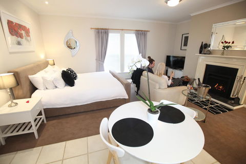 Wine And Roses Bed And Breakfast - Geraldton Accommodation 10