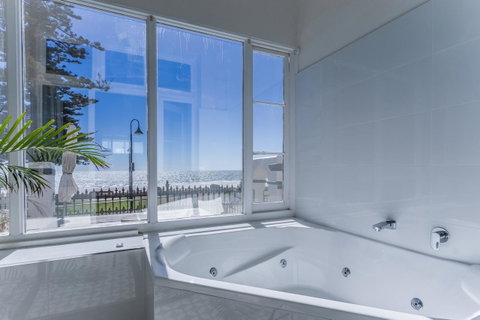 Seawall Apartments - Geraldton Accommodation 4
