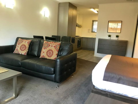 Adelaide DressCircle Apartments - Archer Street - Geraldton Accommodation 2