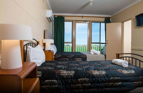 Tailem Bend Riverside Hotel - Geraldton Accommodation 1