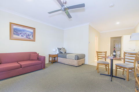 Clare Country Club - Geraldton Accommodation 10