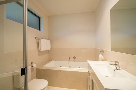 Clare Country Club - Geraldton Accommodation 16