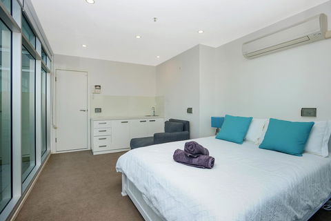 Glenelg Skyline Penthouse - Geraldton Accommodation 12