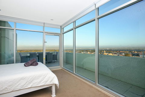 Glenelg Skyline Penthouse - Geraldton Accommodation 13