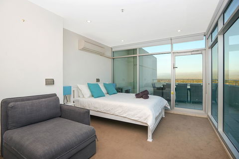 Glenelg Skyline Penthouse - Geraldton Accommodation 36