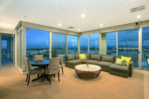 Glenelg Skyline Penthouse - Geraldton Accommodation 4