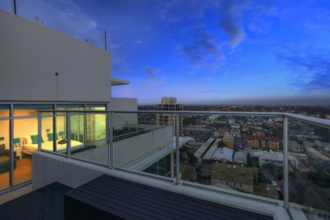 Glenelg Skyline Penthouse - Geraldton Accommodation 10