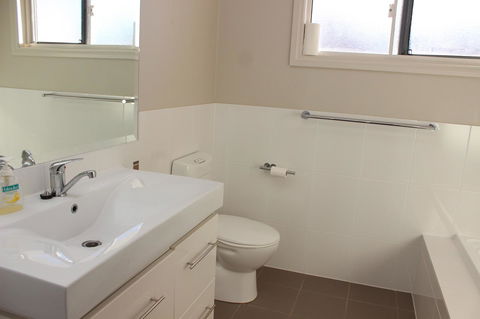 Waterfront On Osprey - Geraldton Accommodation 24