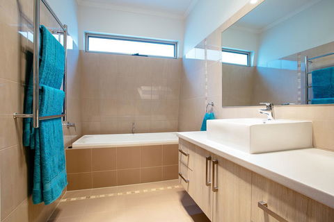 Seasalt - Geraldton Accommodation 12