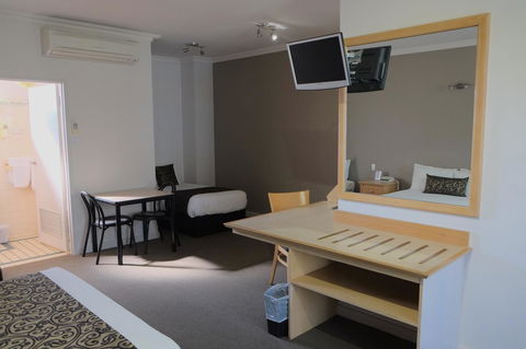 Berri Hotel - Geraldton Accommodation 24
