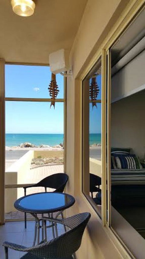 Acaill Accommodation Esplanade Living Self Check-In Self Check-Out - Geraldton Accommodation 18