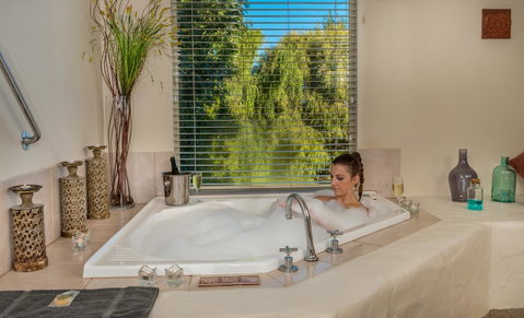Chimes Spa Retreat - Geraldton Accommodation 15