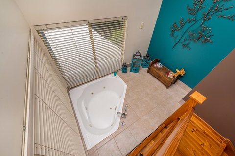 Chimes Spa Retreat - Geraldton Accommodation 11