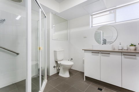 Laman Lodge, Unit 2, 15 Laman Street - Geraldton Accommodation 11