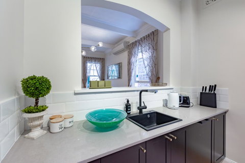 Heritage Townhouse Near Harbour Bridge - Geraldton Accommodation 35
