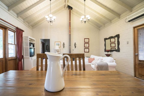 Thistle Hill Guesthouse - Walk To Many Wineries And Restaurants - Geraldton Accommodation 30