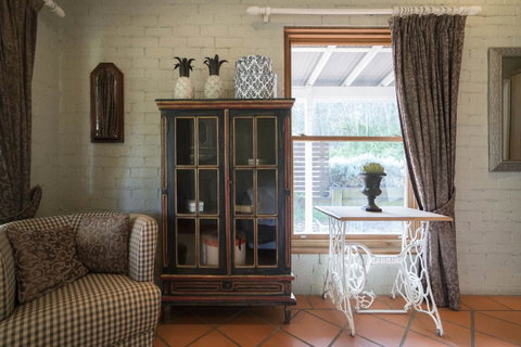 Thistle Hill Guesthouse - Walk To Many Wineries And Restaurants - Geraldton Accommodation 24