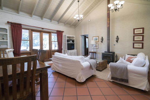 Thistle Hill Guesthouse - Walk To Many Wineries And Restaurants - Geraldton Accommodation 32