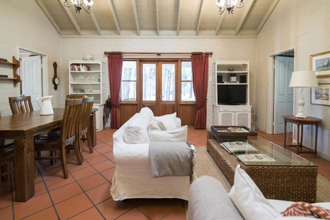 Thistle Hill Guesthouse - Walk To Many Wineries And Restaurants - Geraldton Accommodation 33