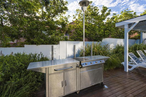 Oaks Nelson Bay Lure Suites - Geraldton Accommodation 7