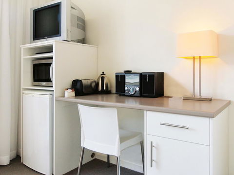 Oaks Nelson Bay Lure Suites - Geraldton Accommodation 12