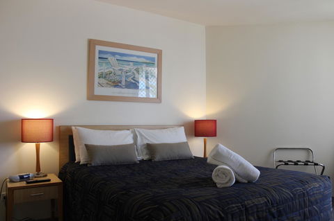 The Boathouse Resort Luxury Apartments - Geraldton Accommodation 4