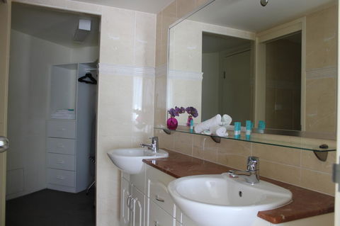 The Boathouse Resort Luxury Apartments - Geraldton Accommodation 7