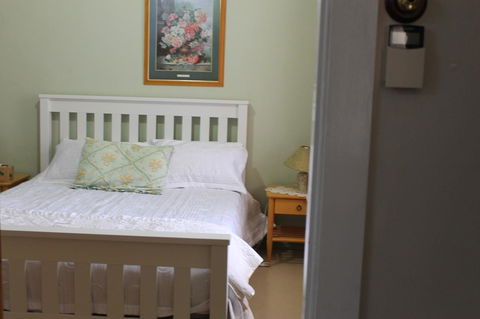 Boot Makers Cottage - Geraldton Accommodation 13