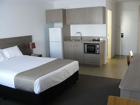 Adelong Motel - Geraldton Accommodation 8
