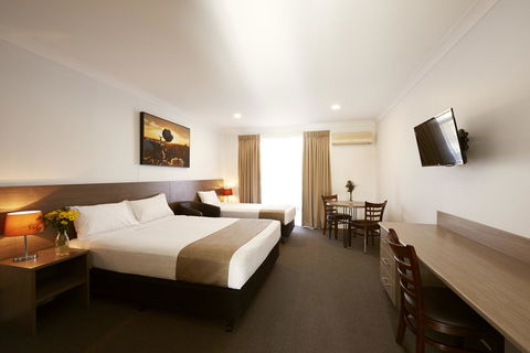 Adelong Motel - Geraldton Accommodation 0