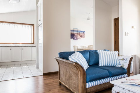 Ambience - Geraldton Accommodation 8