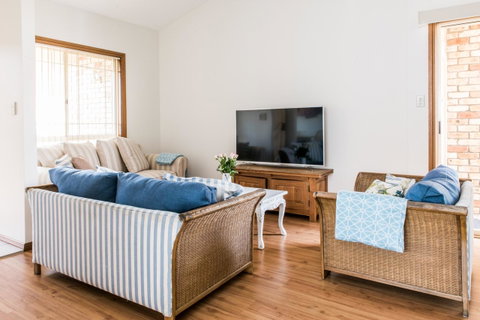 Ambience - Geraldton Accommodation 6