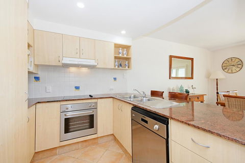 The Cove Yamba - Geraldton Accommodation 3