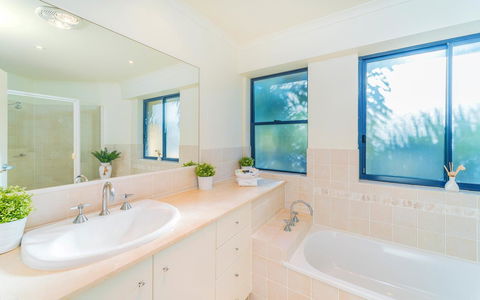 The Cove Yamba - Geraldton Accommodation 16