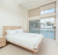 Waterfront Apartment on Sydney Harbour - Geraldton Accommodation