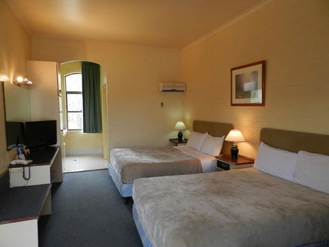 Prince Of Wales Hotel - Geraldton Accommodation 3