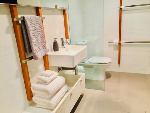 Casuarina Beachfront House - Hostie Properties - Geraldton Accommodation 5