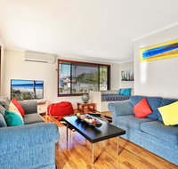 Sandy Toes Beach House Jervis Bay - 2min to Beach - Geraldton Accommodation
