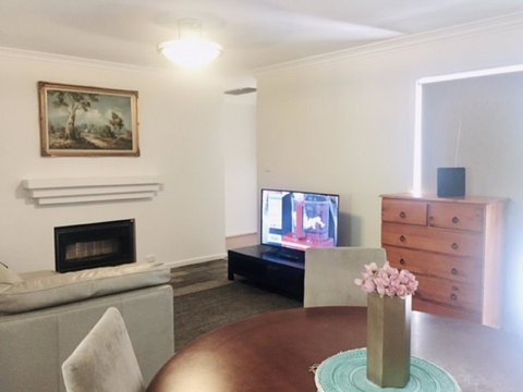 Beautiful Family Holiday House - Geraldton Accommodation 4