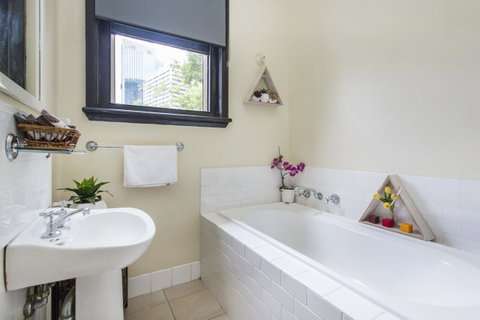 Sydney Harbour Bed And Breakfast - Geraldton Accommodation 24
