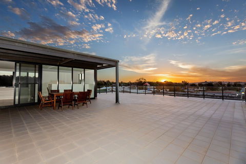 The Penthouse - Geraldton Accommodation 33