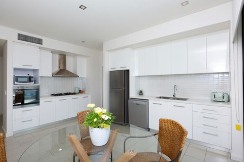 The Penthouse - Geraldton Accommodation 6