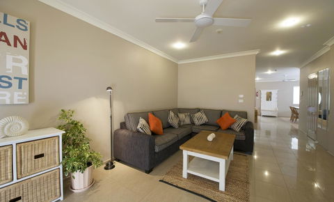 Marty's @ Little Beach - Geraldton Accommodation 11