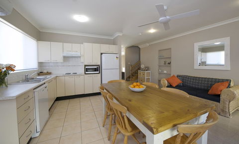 Marty's @ Little Beach - Geraldton Accommodation 10