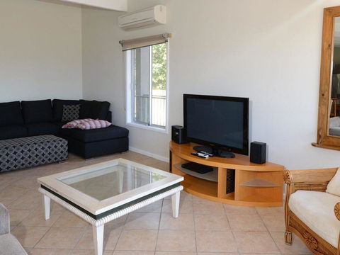 2 Cliff Road - Geraldton Accommodation 9